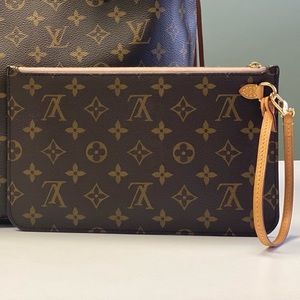 Louis Vuitton neverfull pouch